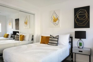 4 bedrooms, iron/ironing board, WiFi, bed sheets