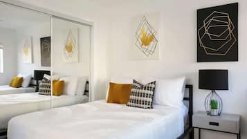 4 bedrooms, iron/ironing board, WiFi, bed sheets