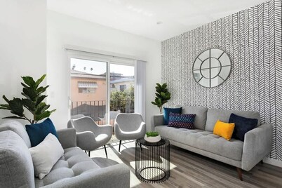 Enjoy Stylish 4BR Townhouse, Sleeps 8 with Wi-Fi