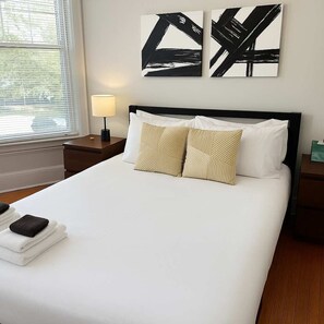 2 habitaciones, tabla de planchar con plancha, cuna de viaje y wifi 