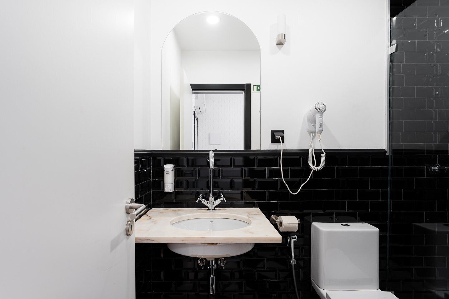 Căn hộ (Room with Balcony) | Phòng tắm