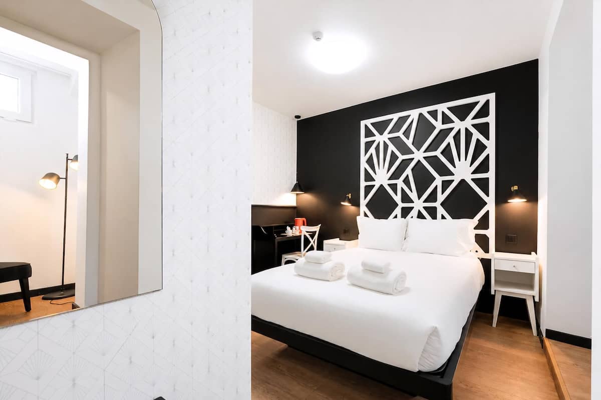 Apartment (Economy Room) | Desk, laptop workspace, WiFi (free), bed sheets