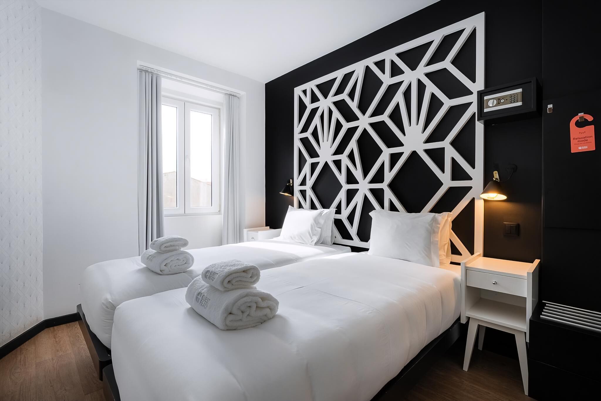 Apartment (Superior Room) | Desk, laptop workspace, free WiFi, bed sheets