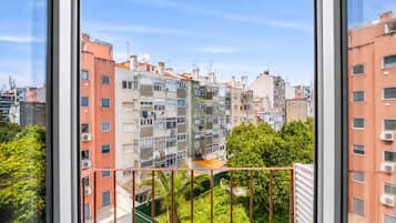 Apartment (Room with Balcony) | Schreibtisch, laptopgeeigneter Arbeitsplatz, kostenloses WLAN