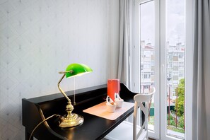 Apartment (Room with Balcony) | Desk, laptop workspace, free WiFi, bed sheets - The Twenties by Guestready (Lisbon)
