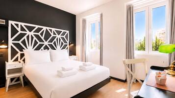Apartment (Standard Room) | Desk, laptop workspace, free WiFi, bed sheets