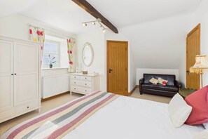 3 bedrooms, iron/ironing board, travel cot, WiFi