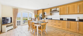 Host & Stay | Dolphin Dream