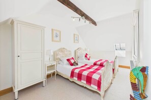 3 bedrooms, iron/ironing board, travel crib, WiFi