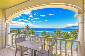 Outdoor dining - Stay Beachfront, Explore Maui’s Outdoors 629 LS (Lahaina)
