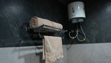 Executive Room | Bathroom | Soap, shampoo