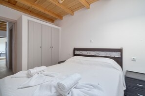 1 bedroom, WiFi - Apartment 'Angel's  2' with Shared Terrace, Wi-Fi and Air Conditioning (Κύθηρα)