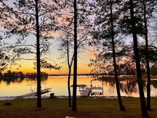 2 Lakefront Cabins Sleeps 11 Sauna Fire Pits Grills Kayak Paddle-boards
