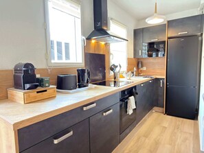 Kühlschrank, Mikrowelle, Ofen, Geschirrspüler