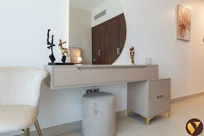 Apartamento de lujo, balcón, vistas a la ciudad | Tabla de planchar con plancha y wifi gratis