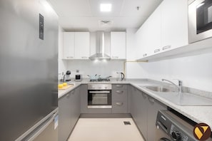 Apartamento de lujo, balcón, vistas a la ciudad | Tabla de planchar con plancha y wifi gratis