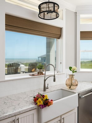 Interior - Casa Del Sol - Beautiful 4 bedroom, 3.5 bath, sleeps 12 with Gulf Views (Crystal Beach)