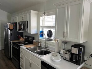 House | Private kitchen | Full-sized fridge, microwave, oven, stovetop