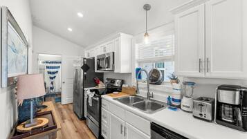 House | Private kitchen | Full-size fridge, microwave, oven, stovetop