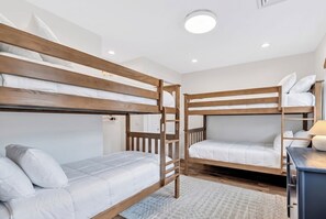 4 bedrooms, iron/ironing board, free WiFi, bed sheets - Private Pool, Game Room & Tons of Fun in Harwich RPAM118 (Harwich)
