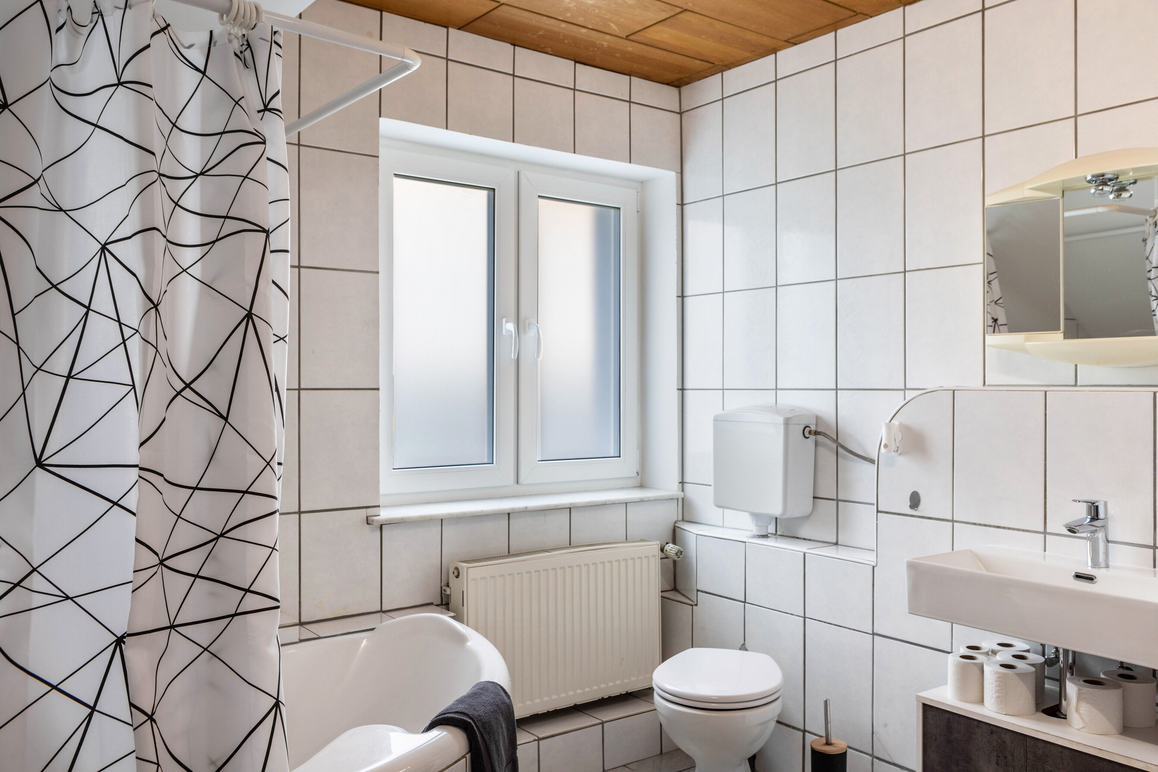 Een douche, een haardroger, handdoeken