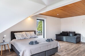 2 bedrooms, WiFi, bed sheets