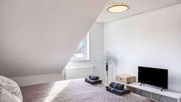 2 bedrooms, WiFi, bed sheets