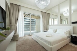 2 bedrooms, in-room safe, desk, iron/ironing board