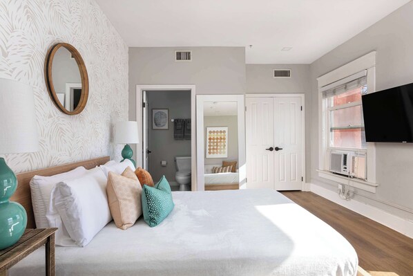 Iron/ironing board, WiFi, bed sheets