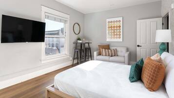 Iron/ironing board, WiFi, bed sheets