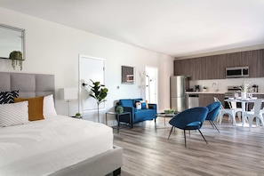 2 chambres, fer et planche à repasser, Wi-Fi, draps fournis