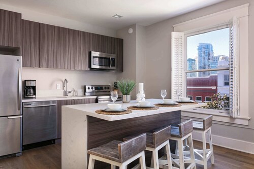 Upscale 2BR Walk to Gaslamp Hotspots | Sleeps 5!
