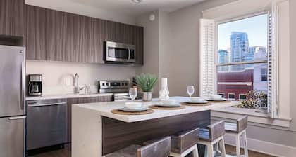 Upscale 2BR Walk to Gaslamp Hotspots | Sleeps 5!