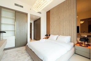 2 bedrooms, in-room safe, desk, iron/ironing board