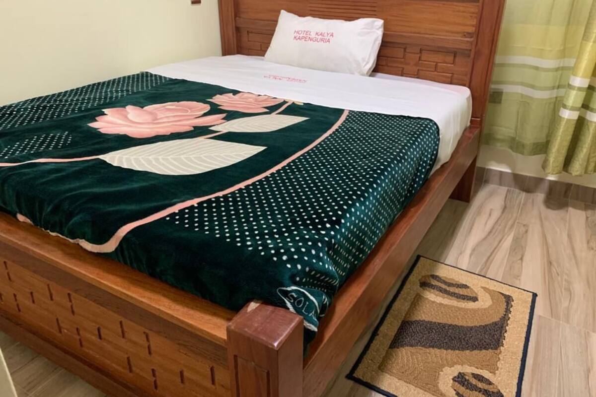 Standard Double Room | Free WiFi, bed sheets