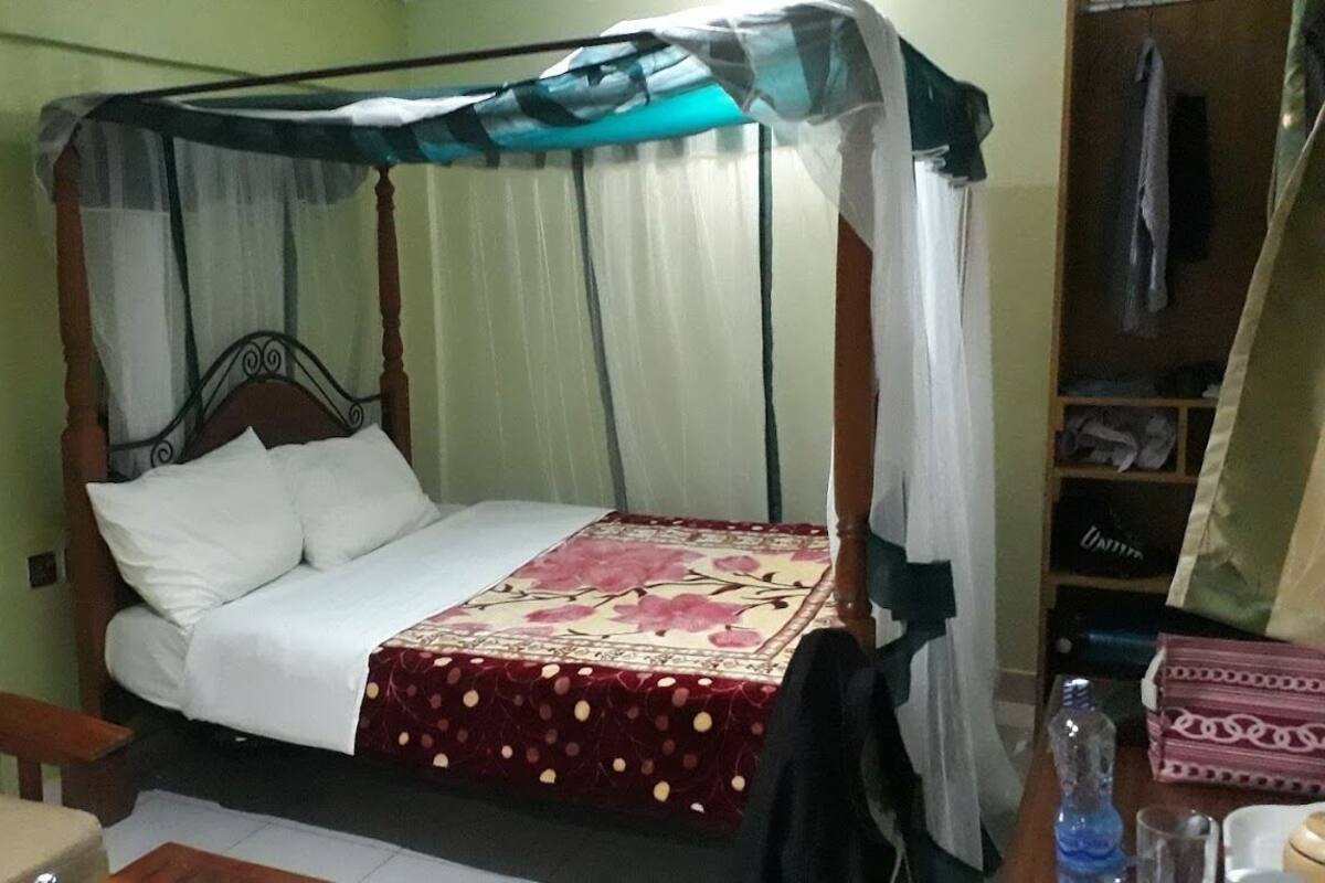 Executive Single Room | Free WiFi, bed sheets