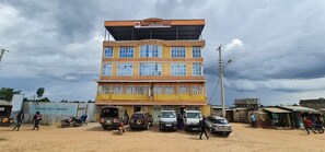 المنشأة من الخارج