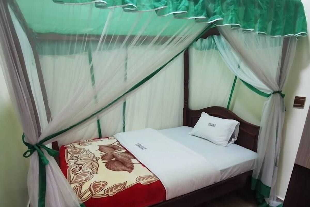 Standard Single Room | Free WiFi, bed sheets
