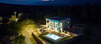 Villa Vallis with pool