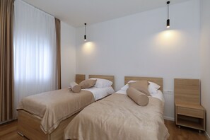 5 dormitorios, tabla de planchar con plancha, wifi gratis y ropa de cama
