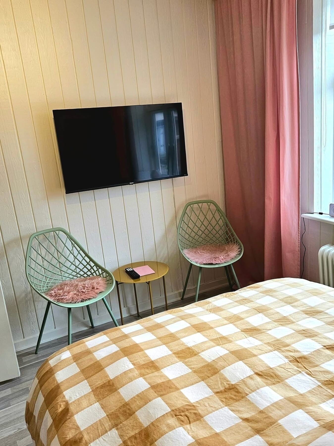 1 quarto, acesso à internet, roupa de cama