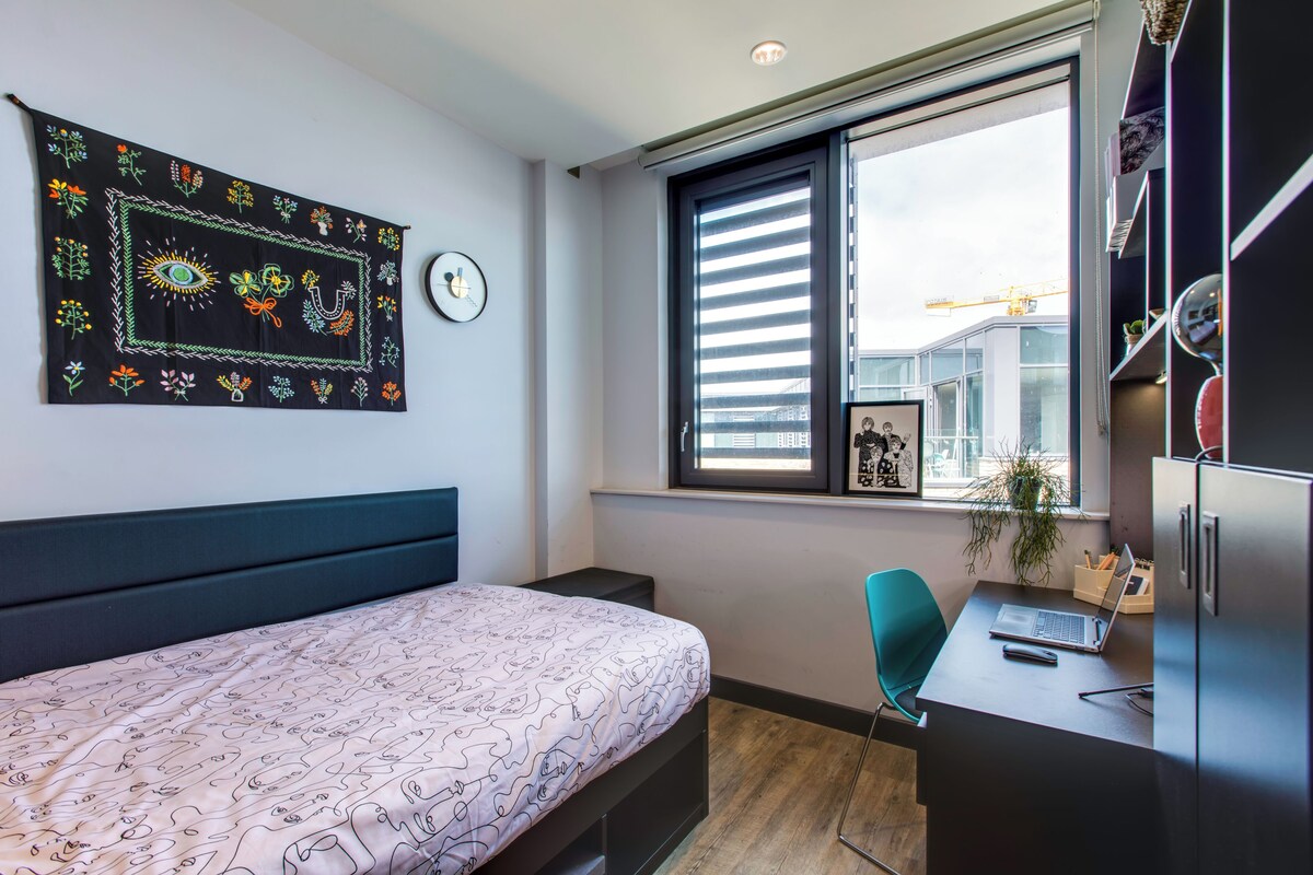 WiFi (free), bed sheets