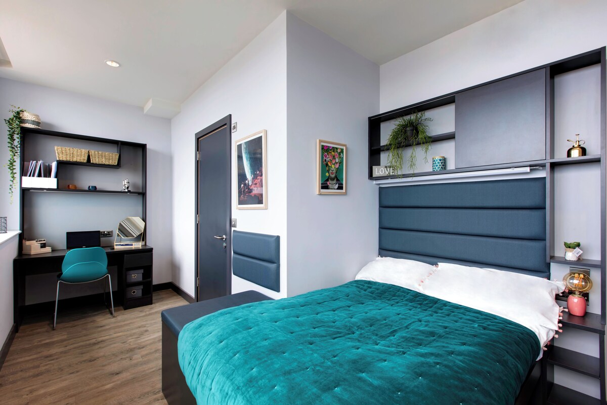 WiFi (free), bed sheets