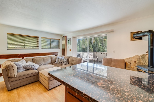 Condo, 2 Bedrooms | Living area | Smart TV