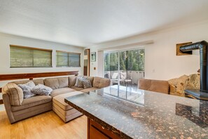 Apartment, 2 Schlafzimmer | Wohnbereich | Smart-TV