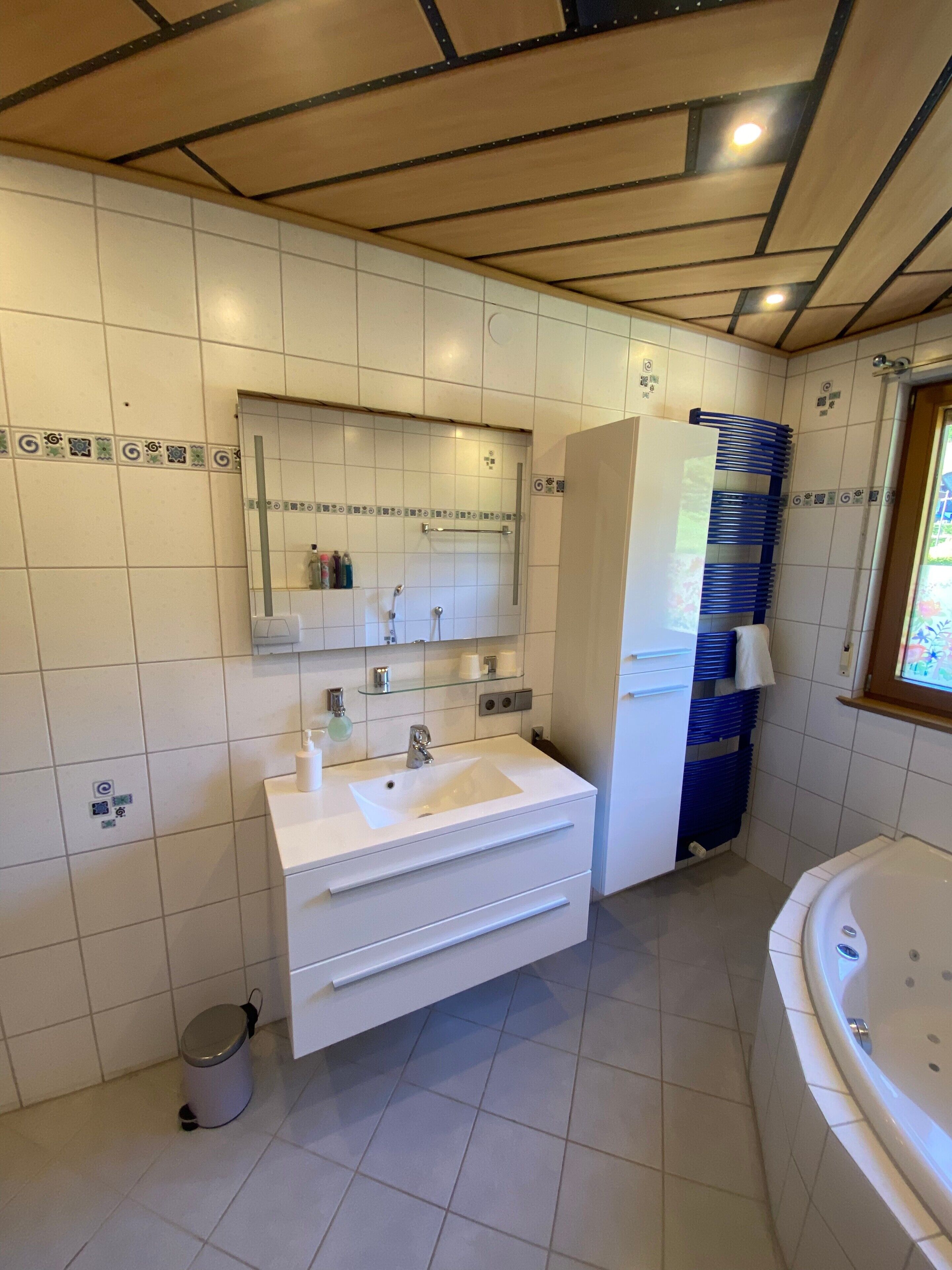 Een douche, een haardroger, handdoeken