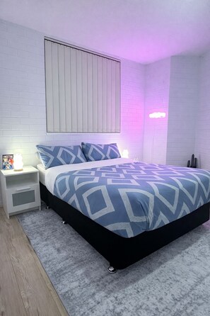 2 bedrooms, iron/ironing board, bed sheets