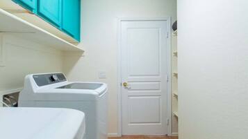 House, 5 Bedrooms | Interior