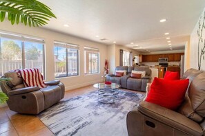 Casa, 5 quartos | Área de estar