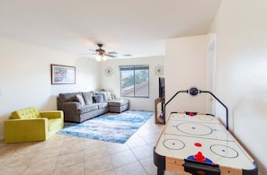 House, 5 Bedrooms | Games room